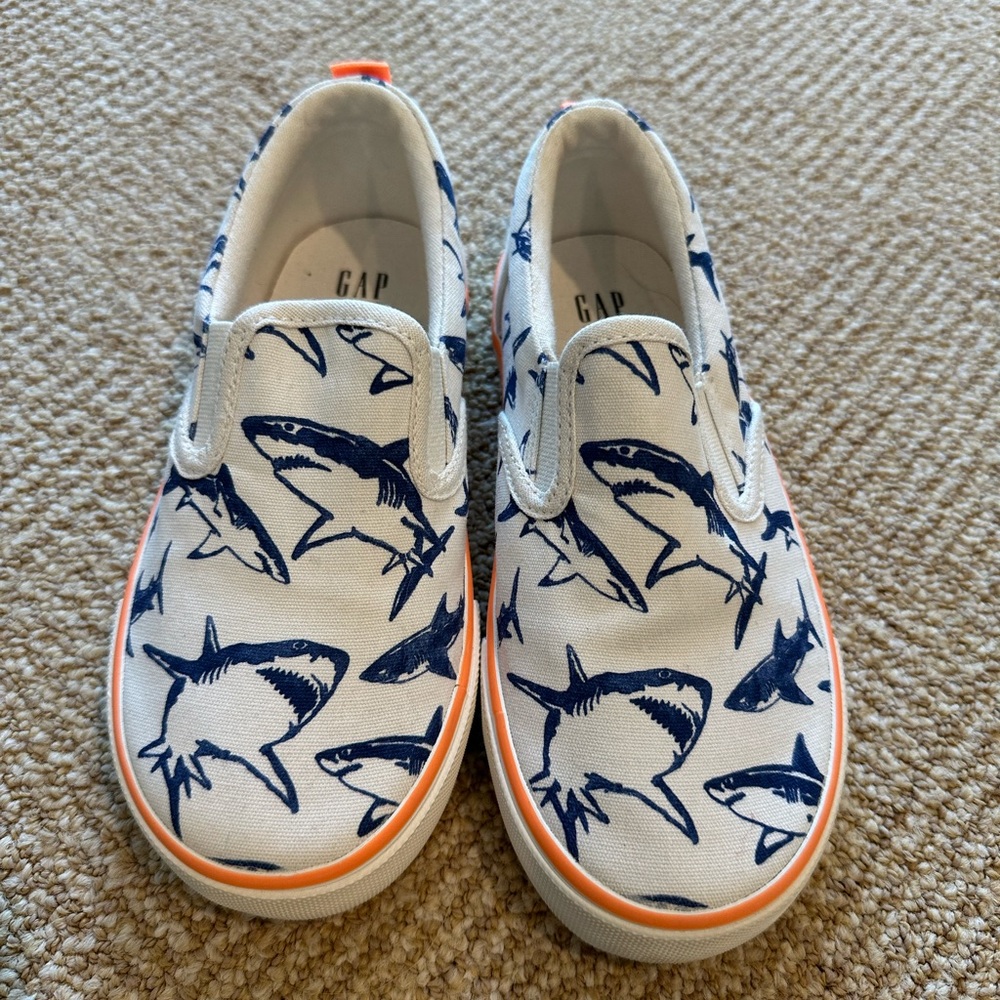 Gap kids slip on tennis shoes